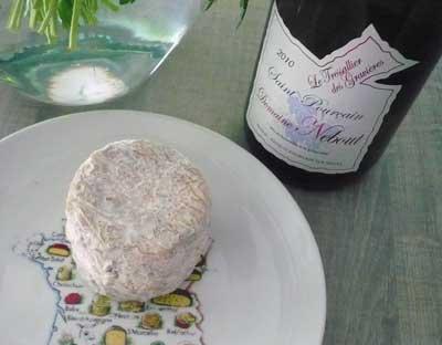 chevre vin blanc